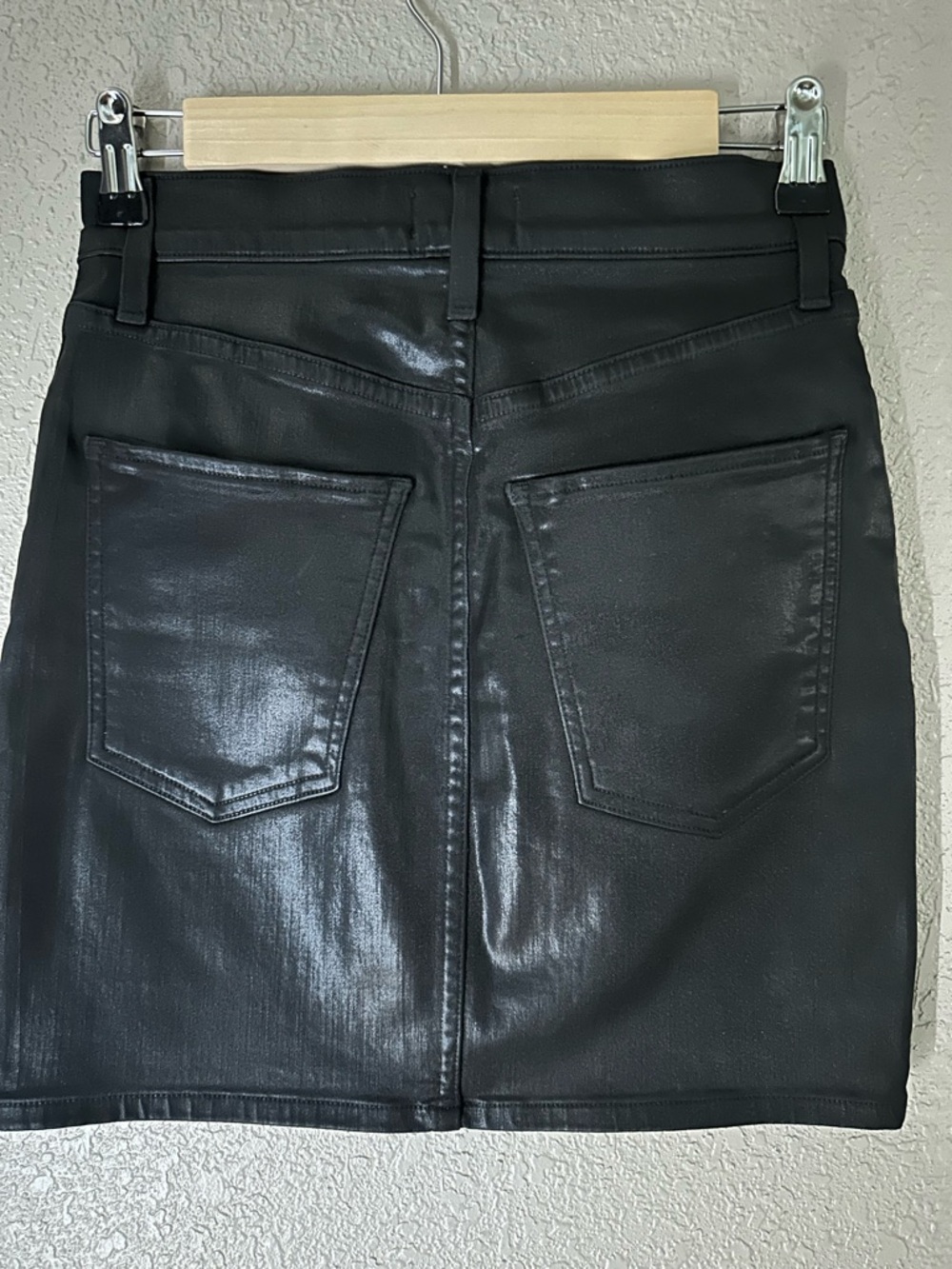 AGOLDE Lydia black leatherette 5 pocket skirt size 25 Stretchy! - Picture 4 of 7